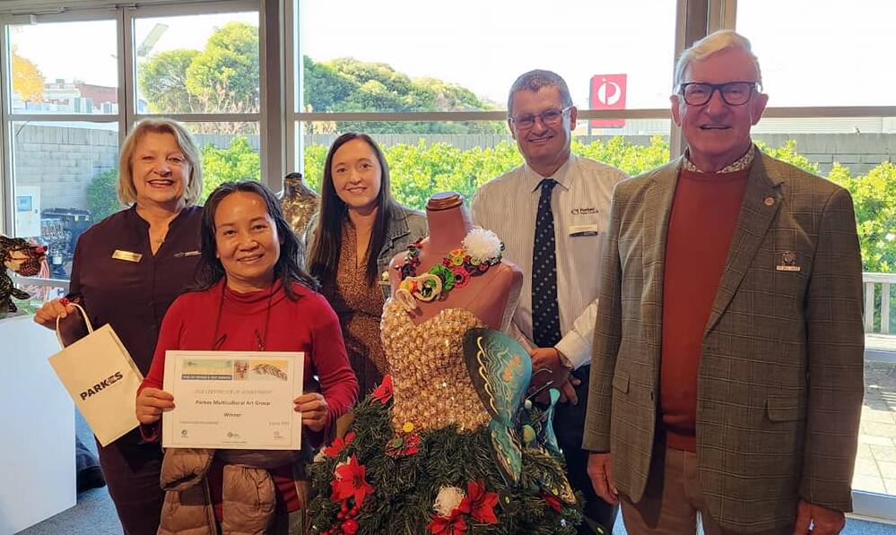 Anni Gallagher and Lilly Zhang from the Parkes Multicultural Art Group with their winning entry in this year's Parkes Waste to Art competition, and councillors Marg Applebee, Neil Westcott and Bill Jayet. Picture courtesy of Bill Jayet